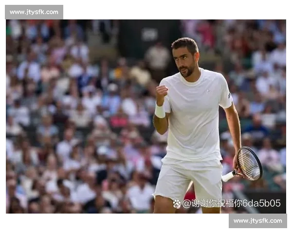 曼联 7 号传奇跨界赋能！德雷珀携红魔战袍剑指温网
