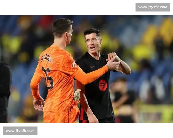 弗里克革新战术体系，奥尔莫成巴萨伪九号核心