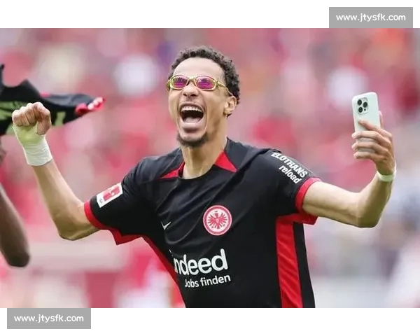 曼联领跑三强争夺埃基蒂克，法兰克福标价 1 亿欧元